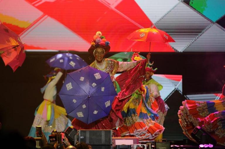 Natalia De Castro González y Sebastián Guzmán Gallego fueron coronados como los reyes del Carnaval de Barranquilla. La revista Vea estuvo presente como medio aliado.