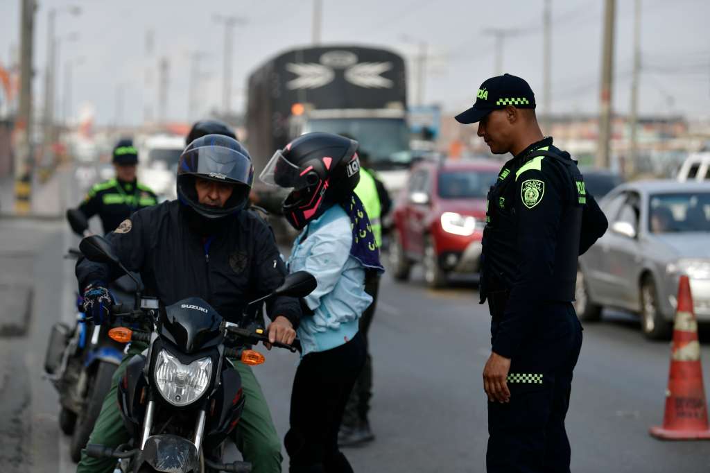 Retenes de tránsito durante la plan éxodo, en la autopista sur, peaje mondoñedo.