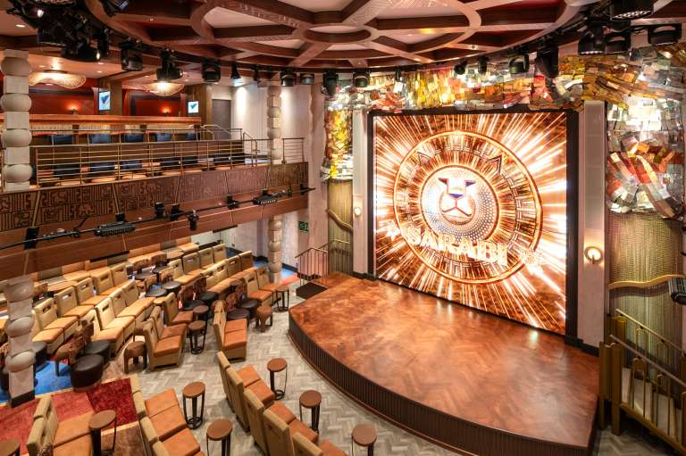 Sarabi, que lleva el nombre de la matriarca leona de “El Rey León” de Disney, es el centro central para una multitud de actividades diurnas y entretenimiento nocturno exclusivo para adultos a bordo del Disney Treasure, el barco más nuevo de Disney Cruise Line, que sirve como el lugar de reunión perfecto para las familias.