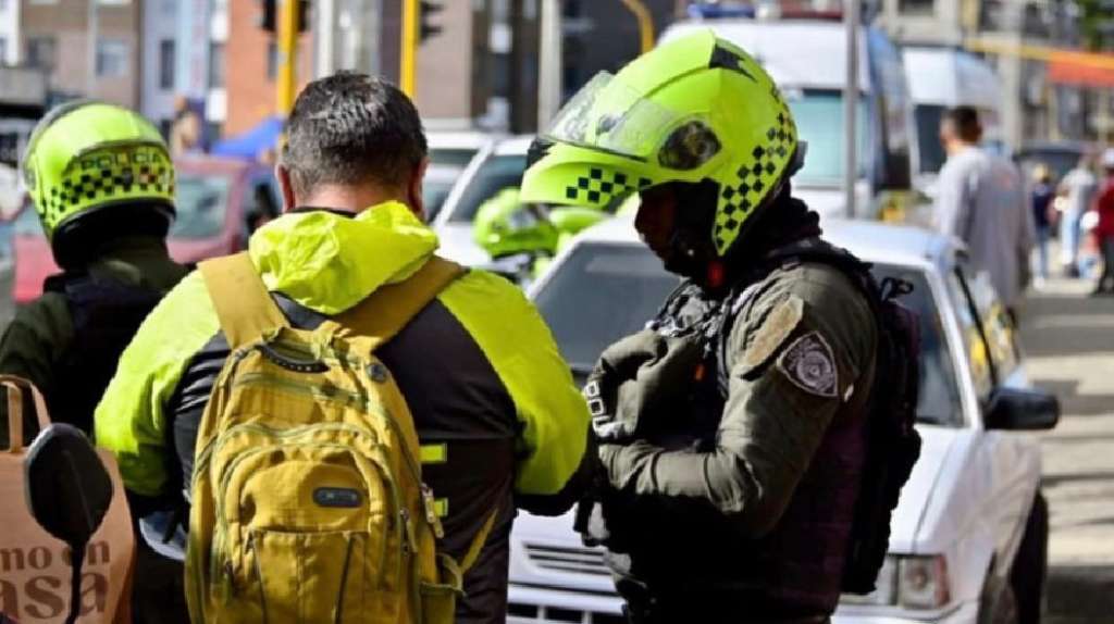 Negarse a identificarse durante un procedimiento policial puede acarrear una multa superior a los COP 900.000.