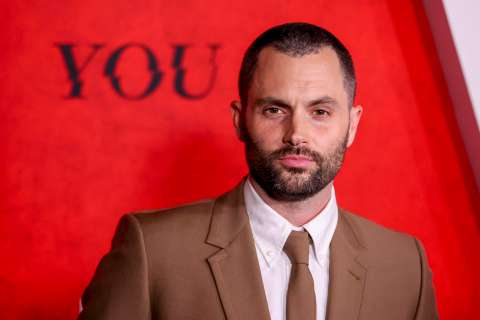 Penn Badgley, de ‘You’, ahora es padre de gemelos. Su esposa es cantante y partera