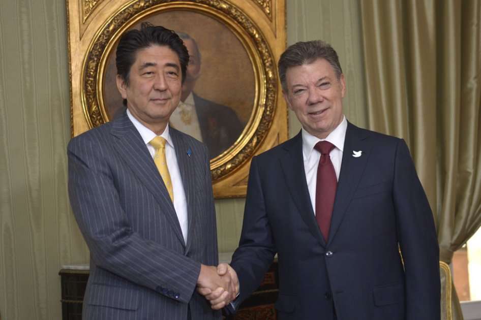 El Presidente de la República, Juan Manuel Santos junto con el Primer Ministro de Japón, Shinzo Abe.
