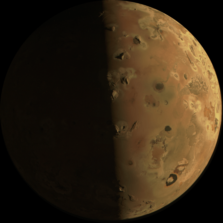 Los siete volcanes activos que descubrieron en Ío, la luna de Júpiter
