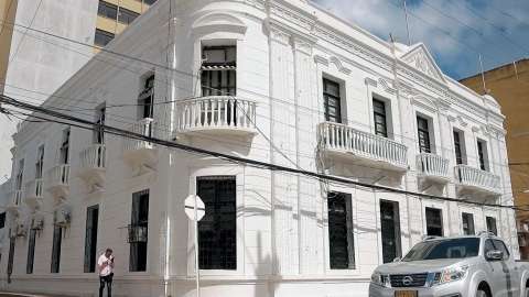 Bloquearon la alcaldía de Riohacha por incumplimiento de acuerdos escolares