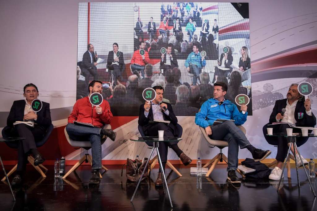 Cinco aspirantes discuten sobre las necesidades de la ciudad, en el debate de El Espectador, Blu Radio y el Foro Nacional Ambiental.