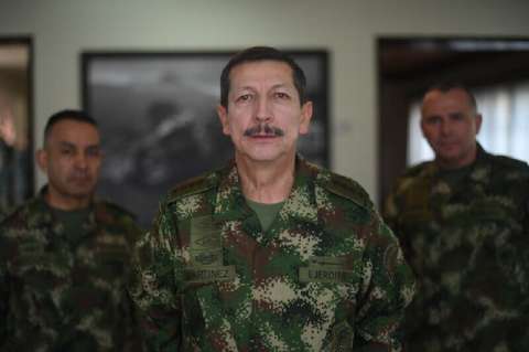 Fiscalía citará a interrogatorio al general Nicacio Martínez por escándalo de inteligencia