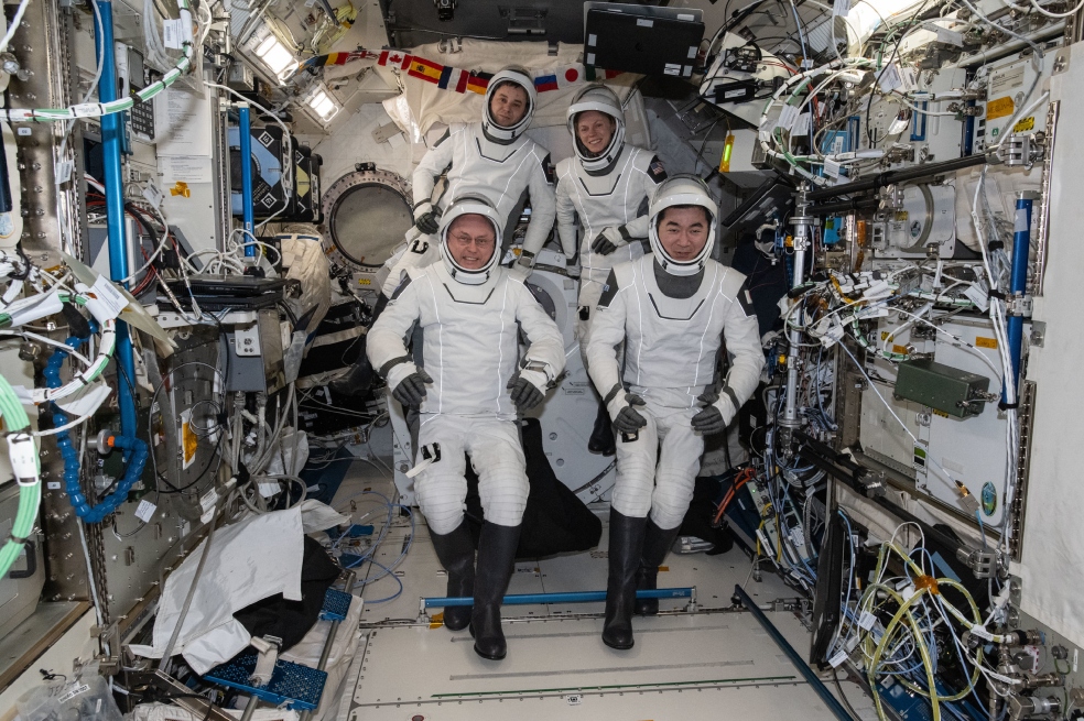 La NASA dijo que el regreso responde a una “evacuación médica controlada”, luego de que uno de los tripulantes presentara una enfermedad.