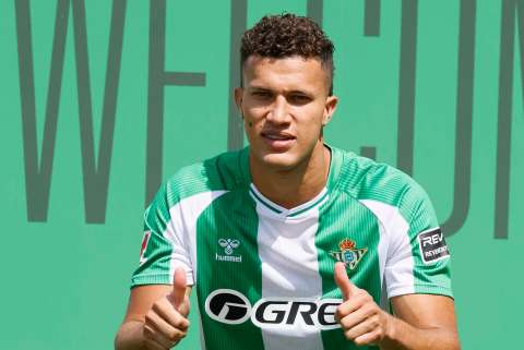 Nelson Deossa marcó un golazo contra Arsenal mientras define su futuro en Europa: video