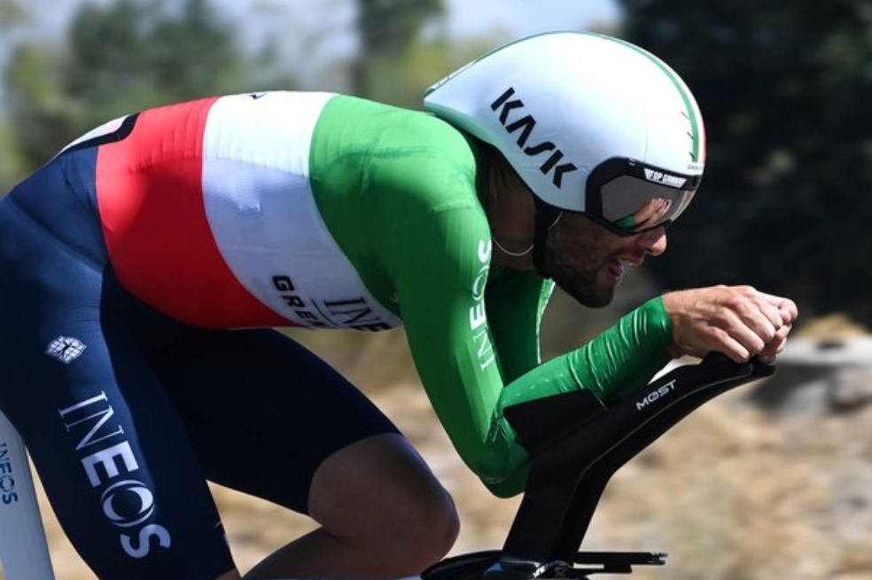 Filippo Ganna, con la camiseta de campeón italiano en la contrarreloj de la Vuelta a España.