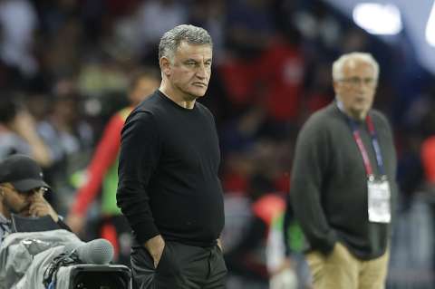 Detienen al entrenador del PSG y a su hijo por sospechas de discriminación