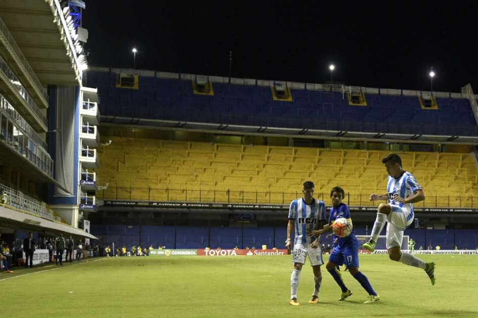 El partido se jugó en la Bombonera a puerta cerrada, por la sanción de la Conmebol que debe cumplir Boca. / AFP