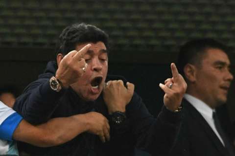 Drogas, alcohol y sobrepeso, los problemas de Maradona