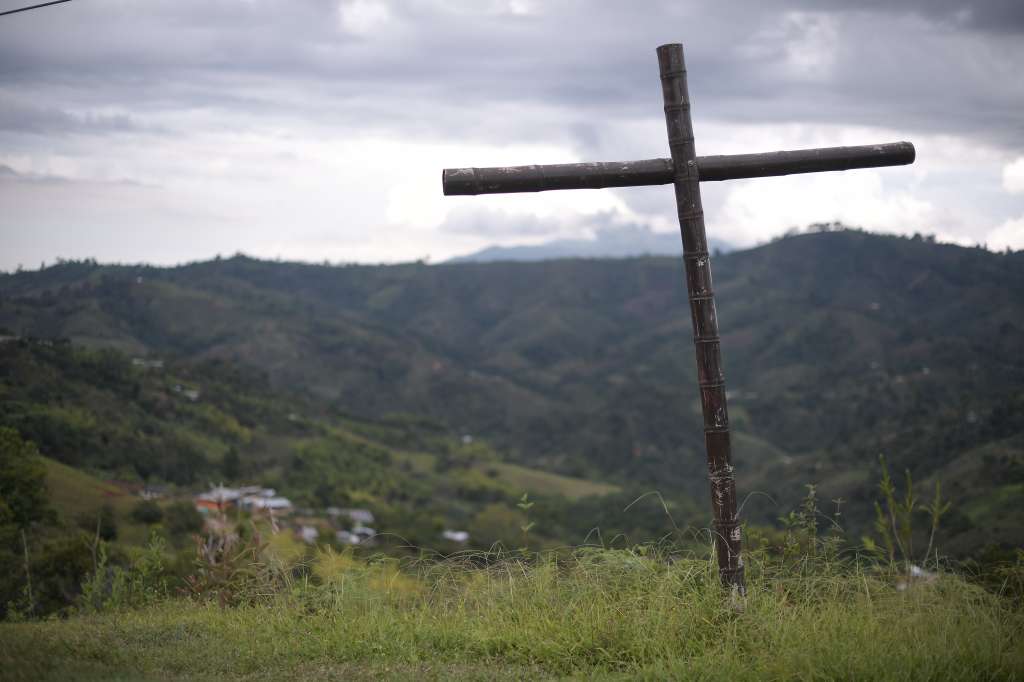 Diferentes aspectos de este municipio ubicado en el departamento del Cauca: Templo, Parque principal, habitantes, casas, carreteras.