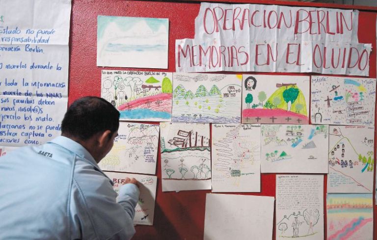 Víctimas de reclutamiento forzado luchan para que el Estado las repare