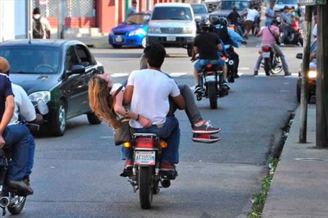 Madre de reina de belleza que murió en protestas en Venezuela tramita asilo político en EE.UU.