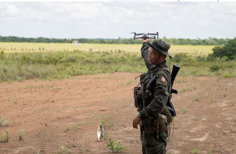 Atacan con drones cargados con explosivos a la Policía en Cajibío y Mondomo (Cauca)