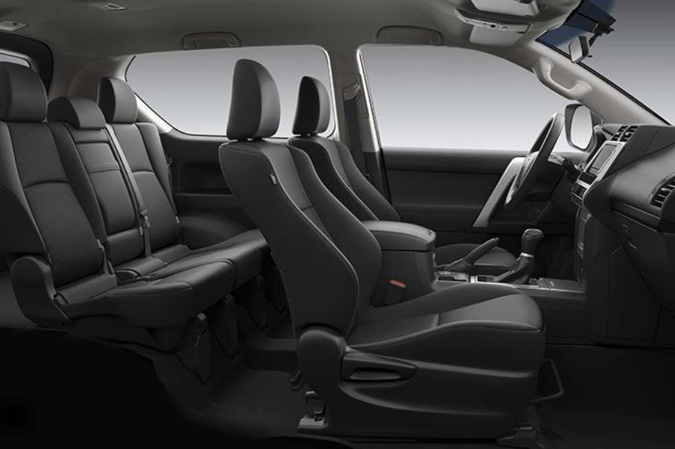 En términos de seguridad pasiva, vale la pena mencionar la inclusión de siete airbags (dos frontales, dos laterales, dos de cortina y uno de rodilla), así como anclajes Isofix.