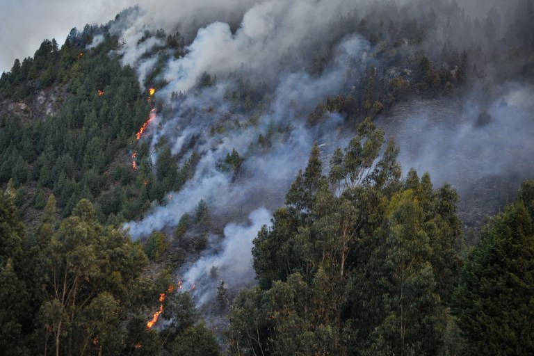 Colombia continúa intentando apagar 20 incendios que permanecen activos