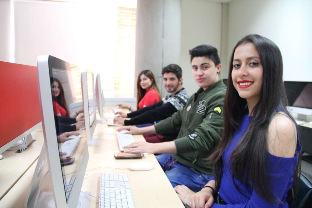 Las instituciones académicas han tenido que aunar esfuerzos para seguir a la vanguardia de las exigencias del ámbito laboral.