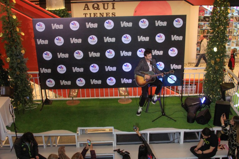 Firma de autógrafos Gusi centro comercial Santa Fe