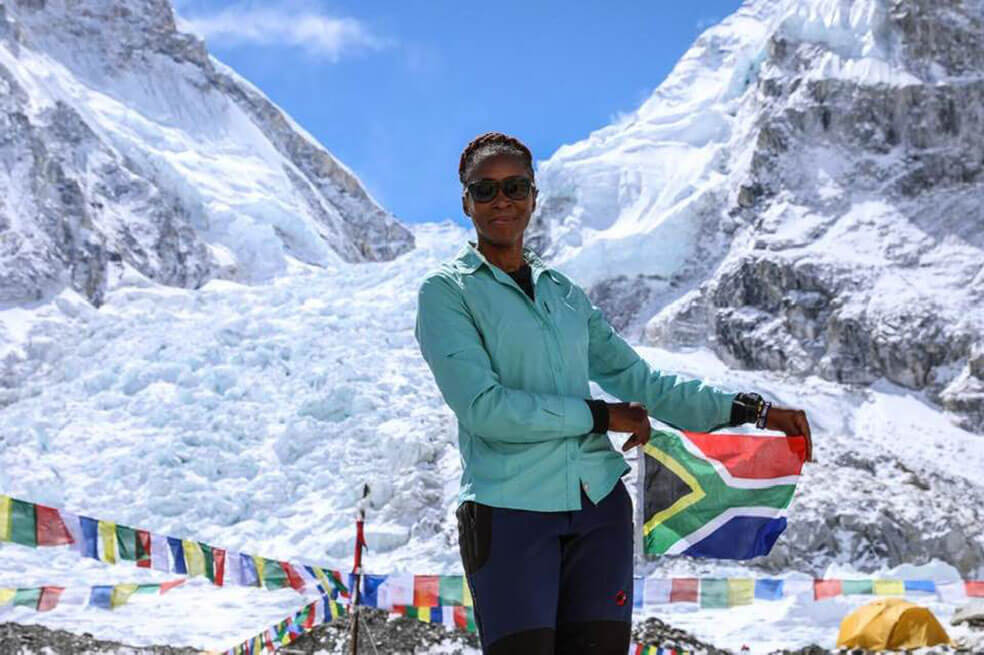 Khumalo hace montañismo con fines benéficos y de concienciación desde hace unos 6 años. / Foto: tomada de la cuenta de Twitter del Presidente de la República de Sudáfrica. @CyrilRamaphosa