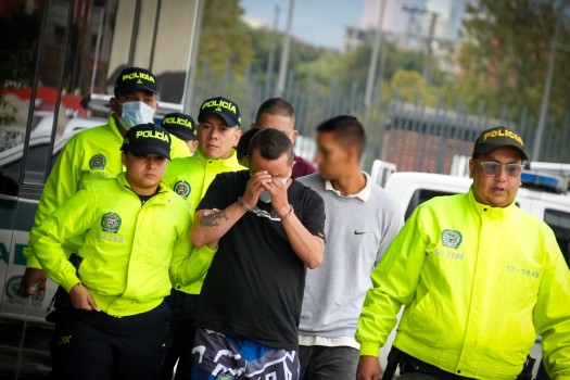 Captura de los integrantes de la banda delicuencial Los Dados, quienes se hacían pasar por trabajadores de empresas de servicios públicos para ingresar a las viviendas de sus víctimas y robar elementos de valor.