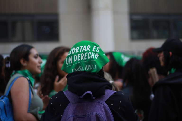 “Hoy todas las personas que estamos acá somos una sola marea”, agregó Catalina Martínez, una de las voceras de Causa Justa y el Centro de Derechos Reproductivos.