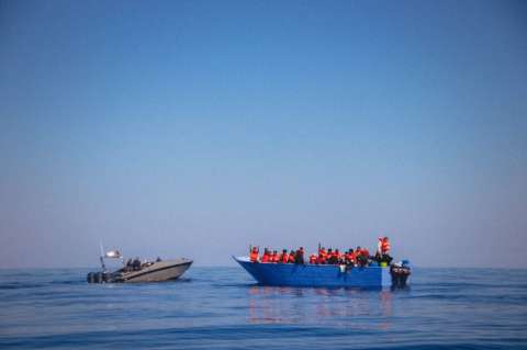 Más de 100 niños no acompañados fueron rescatados al intentar cruzar el Mediterráneo