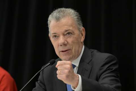 Santos le pide a Petro que se baje de la consulta: “no pasará por inconveniente”