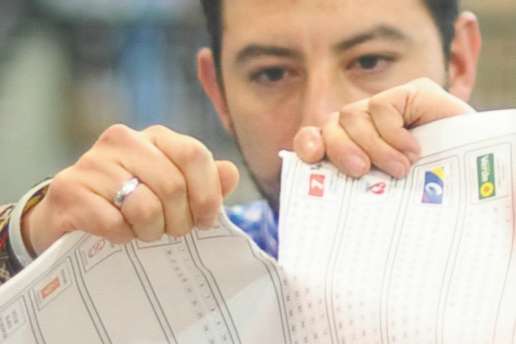 Más votos que votantes y formularios sin firmas coincidentes de jurados y sin firmas de testigos son algunas de las irregularidades en Vichada. / Cristian Garavito - El Espectador