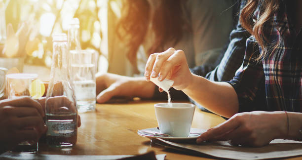 Hay muchos edulcorantes no calóricos. Los más usados en Colombia son tres: sucralosa (el aditivo de, por ejemplo, Splenda), Aspartamo (presente en edulcorantes como Sabro) y los deriv
