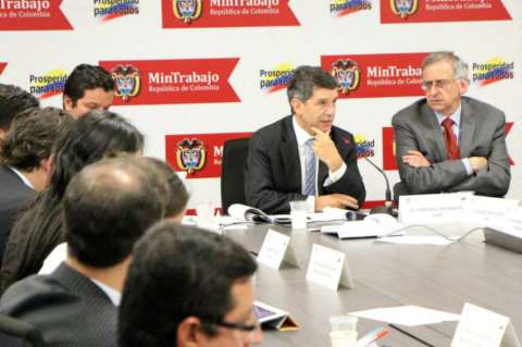 Gobierno, sin posición unificada sobre alza del salario mínimo para 2013