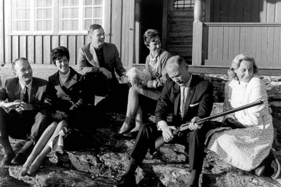 Michael y Pat Collins (izquierda), Janet y Neil Armstrong, y Buzz y Joan Aldrin. / Fotos: NASA