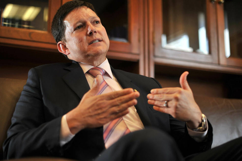 El ministro de Justicia, Wilson Ruiz, es el vocero del Consejo Nacional de Estupefacientes que tiene la última palabra para revivir la aspersión aérea en el país. Afirma que la decisión depende de lo que diga el INS y la ANLA en sus conceptos. / Foto: Archivo El Espectador.