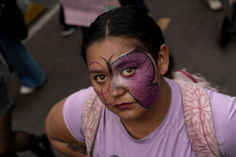 Marchantes que salieron a las calles este este sábado 8 de marzo desde la Calle 45 con carrera Séptima hasta la Plazoleta del Concejo de Bogotá en el marco de la conmemoración del Día Internacional de la Mujer
