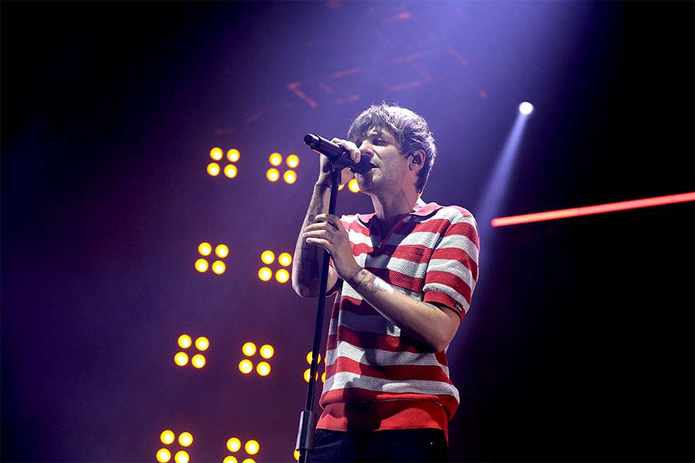 Concierto de Louis Tomlinson junto a la banda que abrió el concierto sun room en el movistar arena en en la cuidad de Bogota.