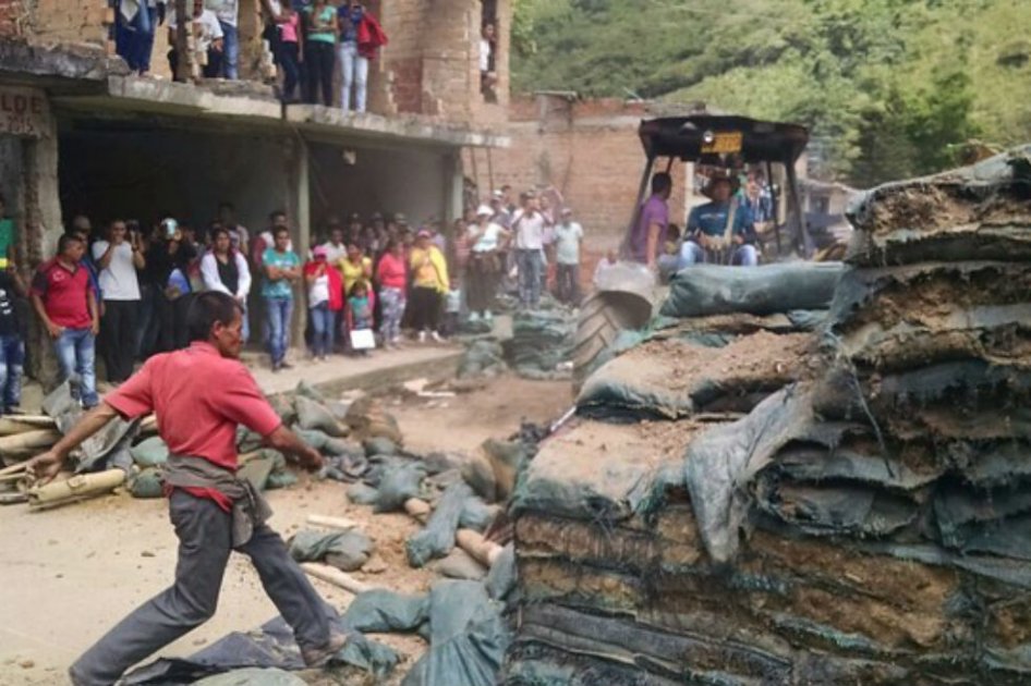 La Policía Nacional asegura que las Farc obligaron a los habitantes a cometer este acto de violencia / Colprensa