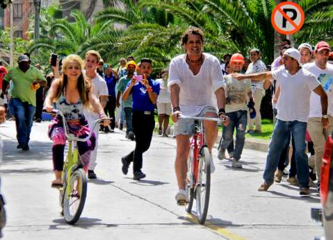 Carlos Vives y Shakira: imágenes del rodaje de "La bicicleta"