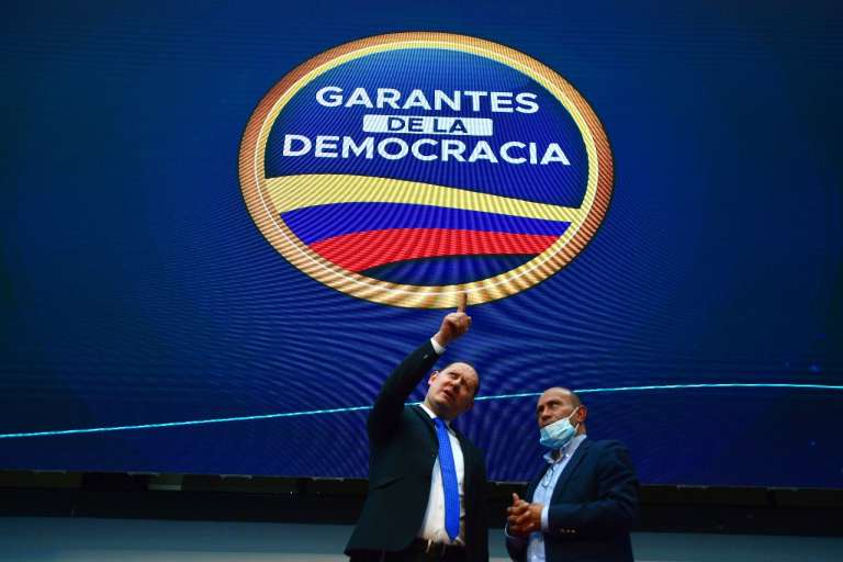 Imágenes de la inscripción de Federico Gutiérrez y Rodrigo Lara como fórmula del Equipo por Colombia