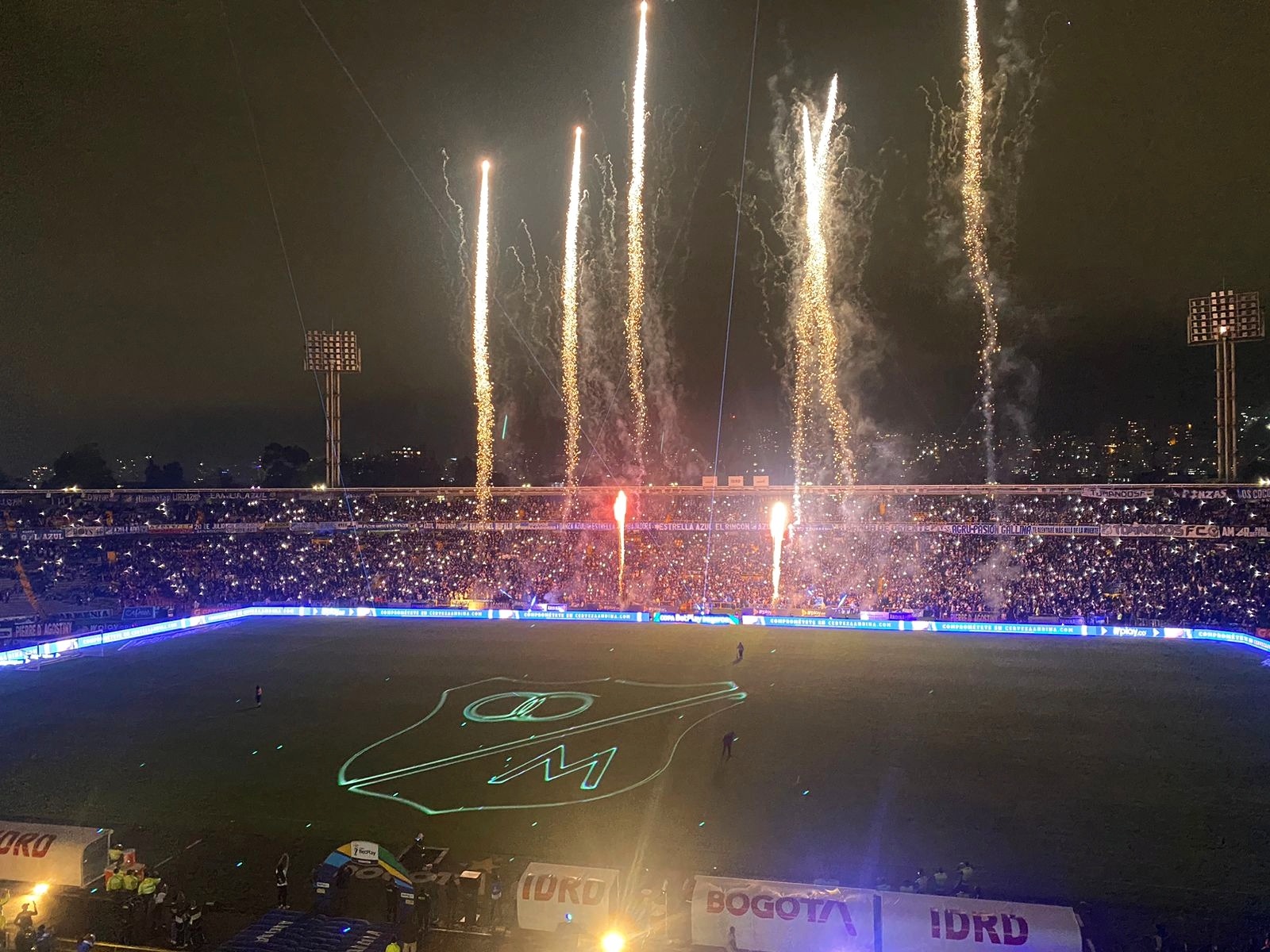 En las últimas finales, Millonarios, junto a Cerveza Andina, han protagonizado memorables shows de medio tiempo en El Campín.