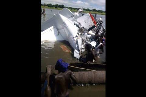 Al menos 19 muertos al estrellarse un avión en un río en Sudán del Sur