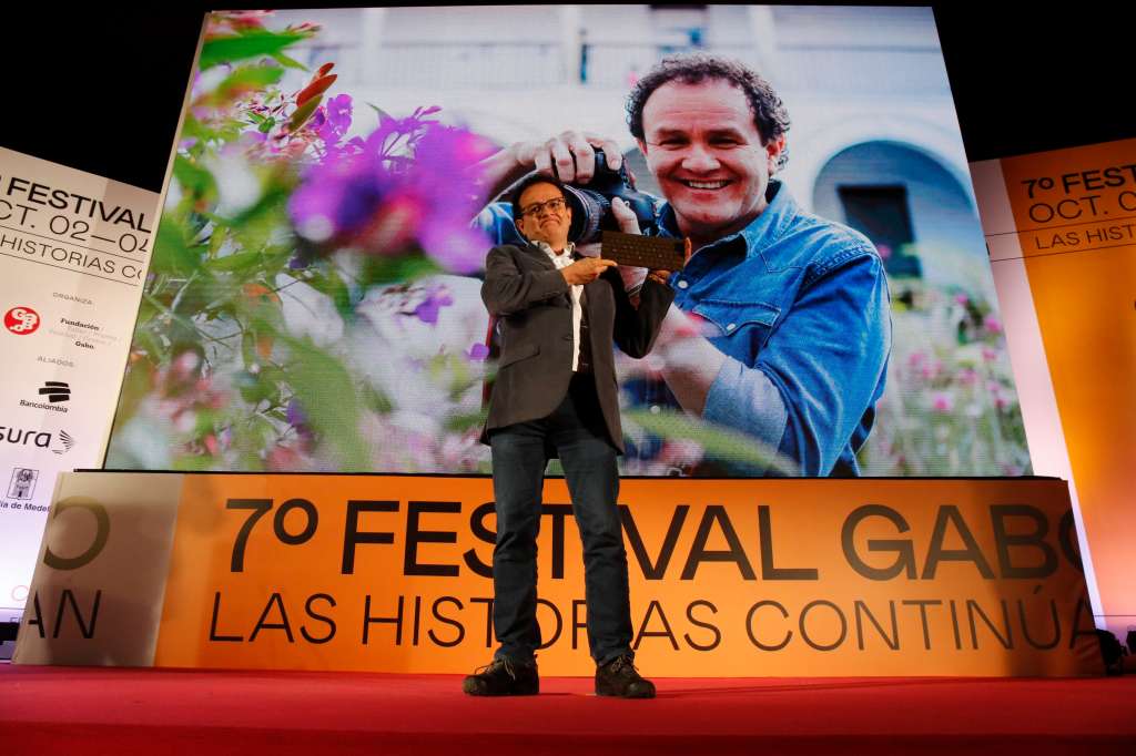 El fotógrafo Jesús Abad Colorado recibió el "Reconocimiento a la excelencia" en 2019.