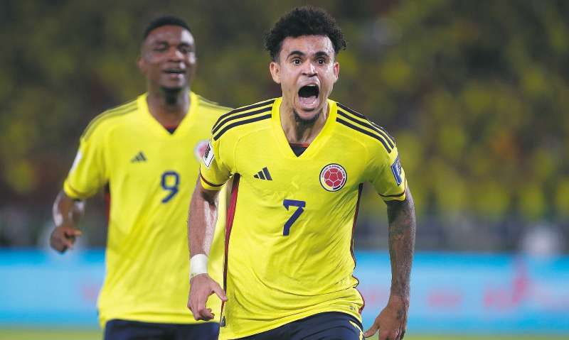El delantero guajiro Luis Díaz marcó doblete y fue la gran figura en la victoria de Colombia 2-1 sobre Brasil, en el estadio Metropolitano de Barranquilla. / AP