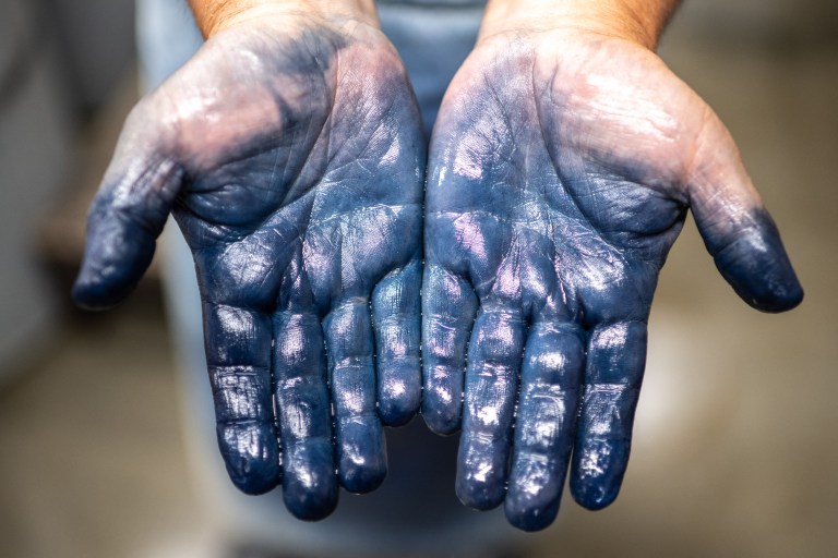 Descubren cuál fue el primer uso de color azul índigo hace 34.000 años