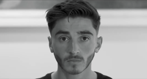 Con emotivo video, futbolista australiano anunció que es gay
