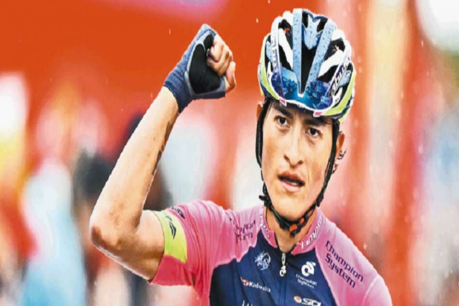 El boyacense Winner Anacona, de 26 años, celebró ayer con la novena etapa de la Vuelta a España su primera victoria en una de las tres grandes del ciclismo. / AFP