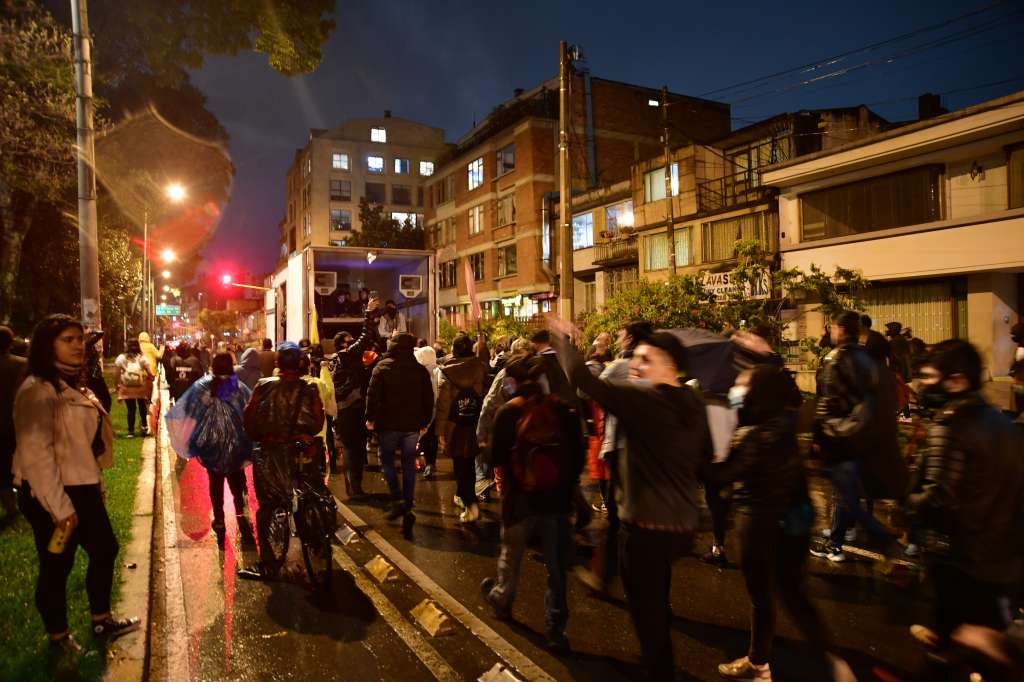 Velatón que se llevó a cabo en la zona del Parkway, en honor a las víctimas que ha dejado el Paro Nacional.