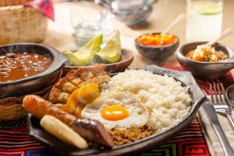 Aquí está la receta para preparar una bandeja paisa este sábado