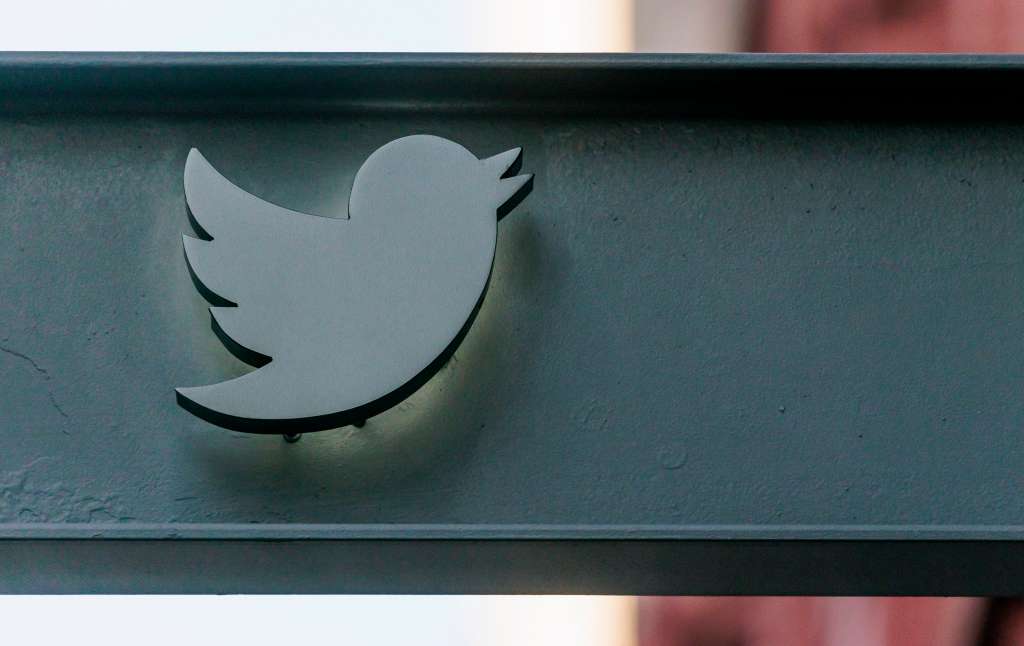 New York (United States), 04/11/2022.- Signage at the Twitter offices in New York, New York, USA, 04 November 2022. The company is reportedly laying off closer to half of its employees as part of change in corporate strategy related to Elon Musk's purchase of the company on 27 October 2022. (Estados Unidos, Nueva York) EFE/EPA/JUSTIN LANE