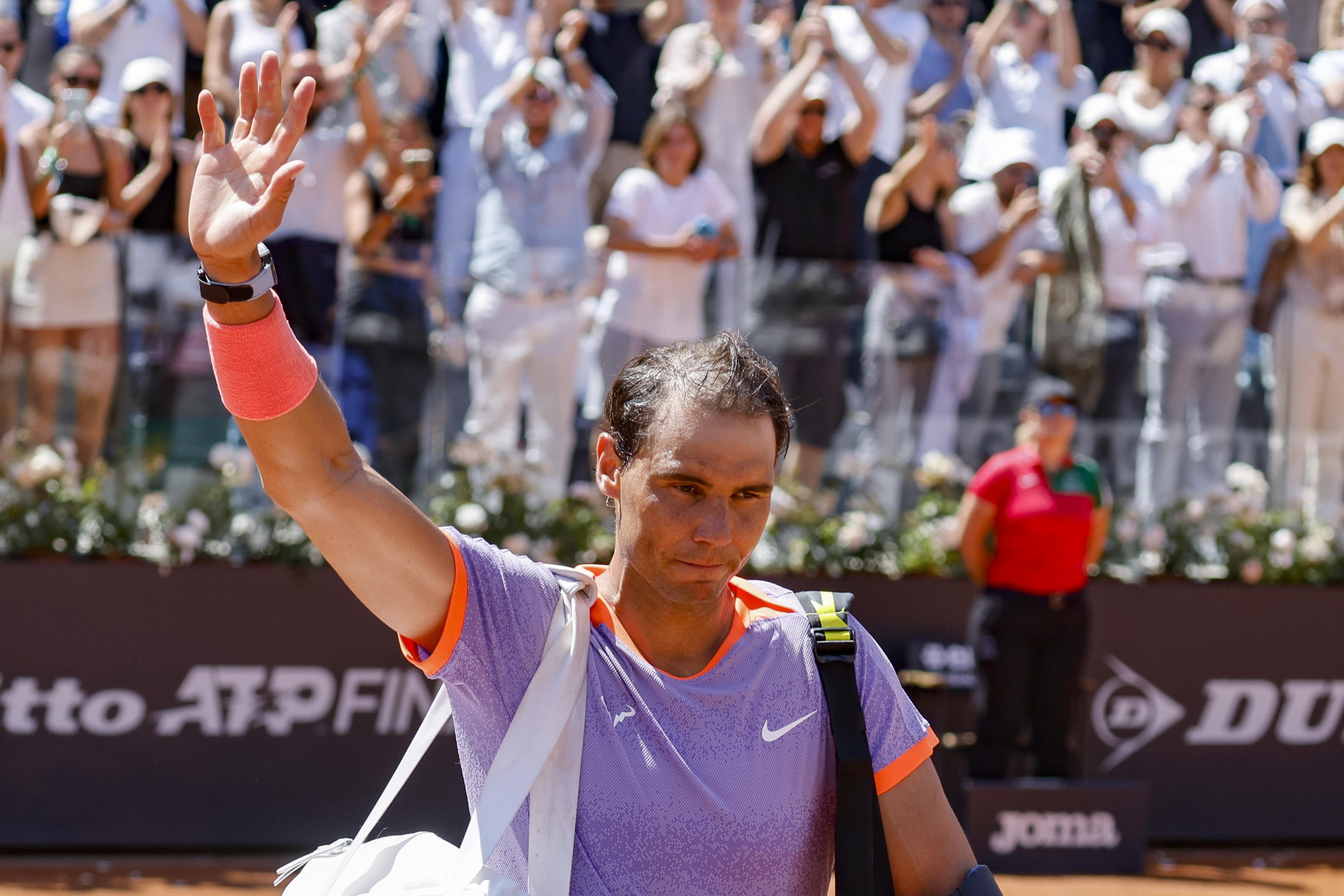 Rome (Italy), 11/05/2024.- Rafael Nadal of Spain greets spectators after losing his men's singles 2nd round match against Hubert Hurkacz of Poland (not pictured) at the Italian Open tennis tournament in Rome, Italy, 11 May 2024. (Tenis, Italia, Polonia, España, Roma) EFE/EPA/FABIO FRUSTACI